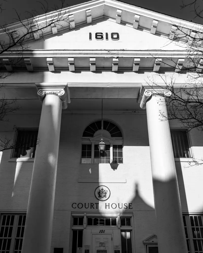 Edificio institucional representando la CONDUSEF y el sistema financiero mexicano