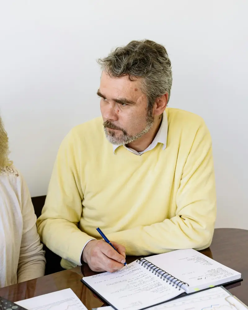 Gramin mazdoor application likhta hua MGNREGA